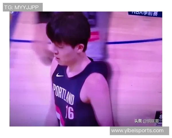 杨瀚森背粉色小书包启程湾区NBA首秀即将开启 杨瀚森背粉色小书包启程湾区NBA首秀即将开启