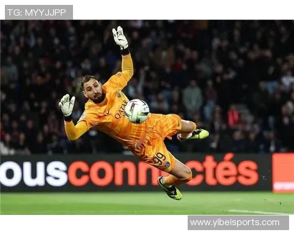 多纳鲁马勇猛出击铲断对手单刀展现门将风采