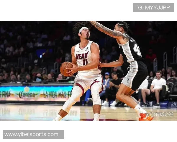 哈克斯表现出色14投7中贡献17分4篮板3助攻1盖帽助球队取得胜利