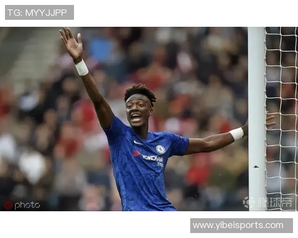 热心市民杰伦布朗发起慈善保龄球赛队友教练及工作人员积极参与助力公益