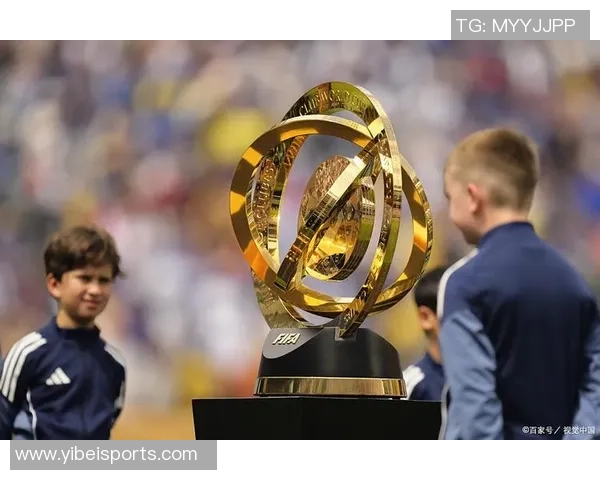 登贝莱荣归故里携金球奖与家乡人民共享荣耀时刻