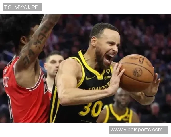 勇士队医澄清库里伤情错误左腿受伤引发关注与讨论